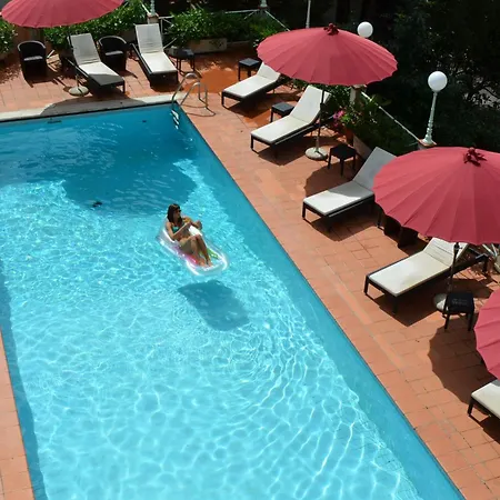 Hotel Grand Nizza Et Suisse 4*